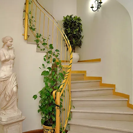 Vasari By Mamo فلورنس