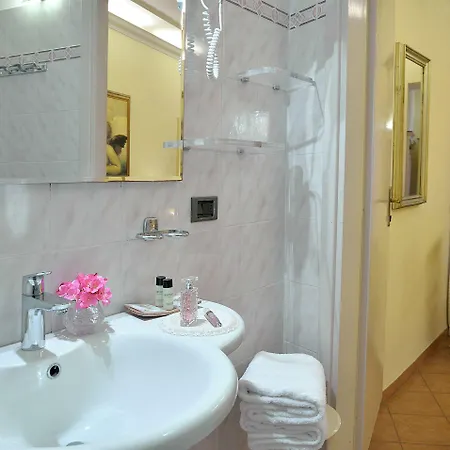 Vasari By Mamo * فلورنس